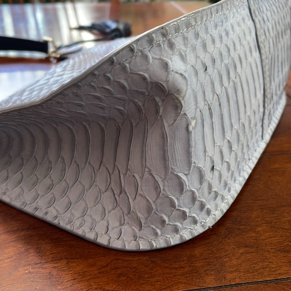 Kate spade croc embossed  bag.  EUC. It’s a lavender/blue. - Picture 13 of 14